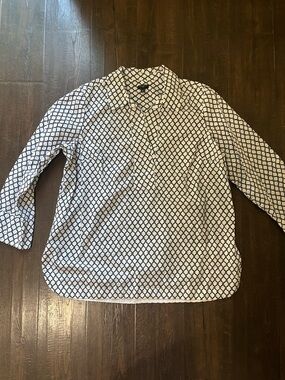 Talbots Black and White Geometric pullover poplin shirt